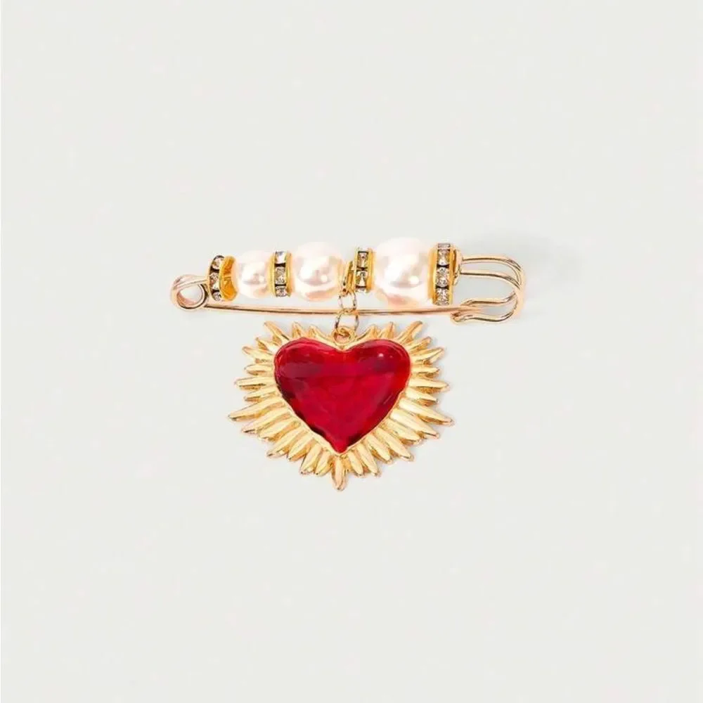 Red Heart Brooch M1456